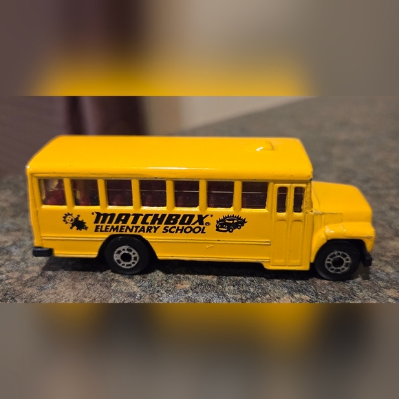 Matchbox Vintage Die Cast Collectable School Bus (3.5" x 1") - Picture 3 of 4